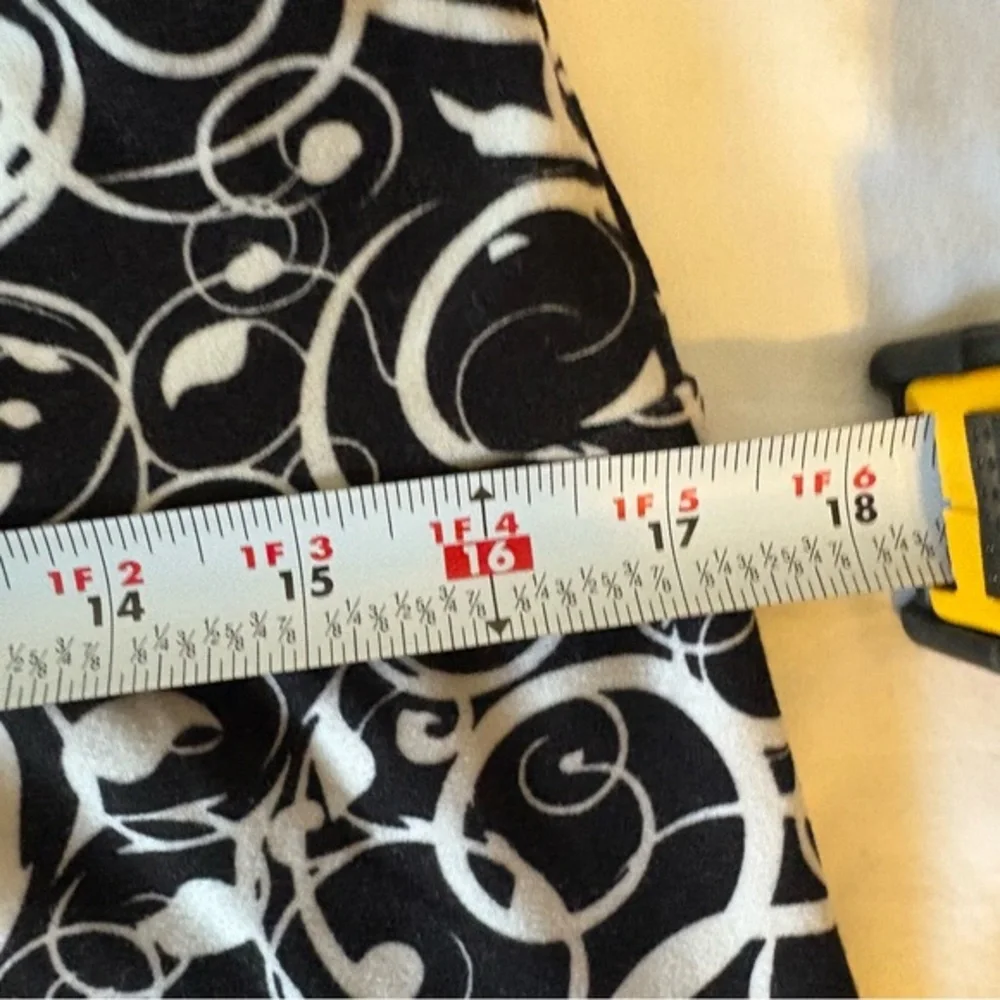 LuLaRoe Leggings Swirl Pattern Womens Tall & Curvy Black White EUC pre-owned HTF
